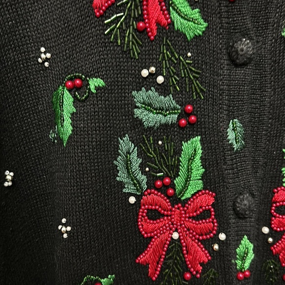 Victoria Jones beaded Holiday Sweater with Holly leaves and red ribbons size 1X - Picture 4 of 12